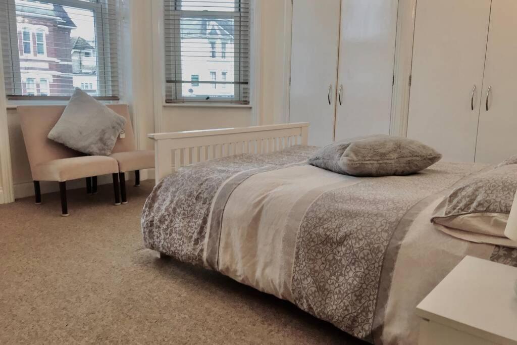 Luxury 2 Beds Apartment By The Sea Bornemouth Extérieur photo